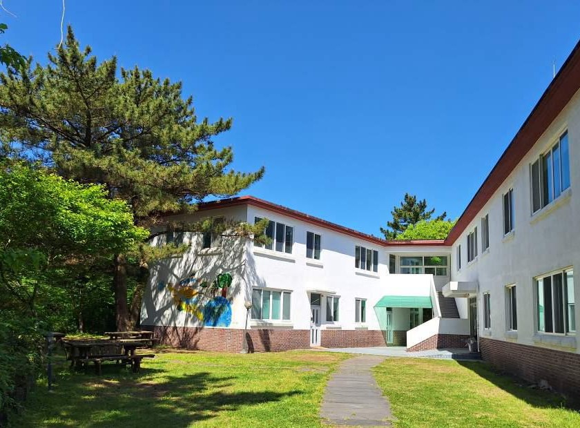 Students learning on the Jeju campus